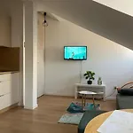 Apartamento Cozy Penthouse Praga Kamionek Varsóvia